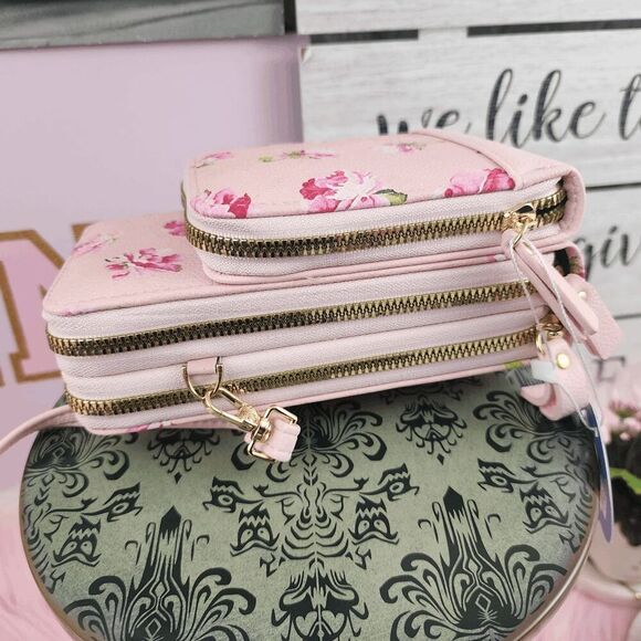 ๐โNWT Ch!c Unlimited Pink Floral Travel Wallet ID Case 8"h x 5L" x 3โw #7250 ๐ - Picture 7 of 7